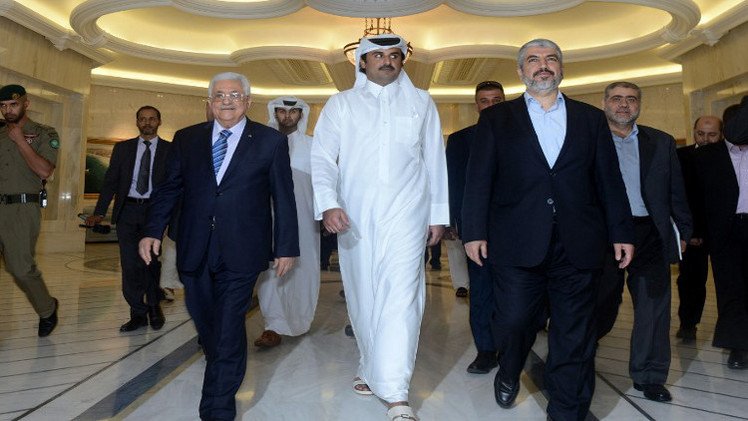 عباس ومشعل يلتقيان أمير قطر في الدوحة لبحث آخر التطورات في غزة