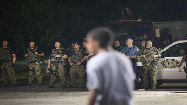 أوباما يطالب بإعادة النظر في أسلحة الشرطة الأمريكية