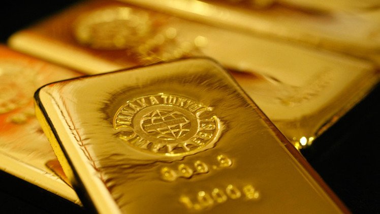 الذهب يرتفع مقتربا من مستوى 1300 دولار للأونصة