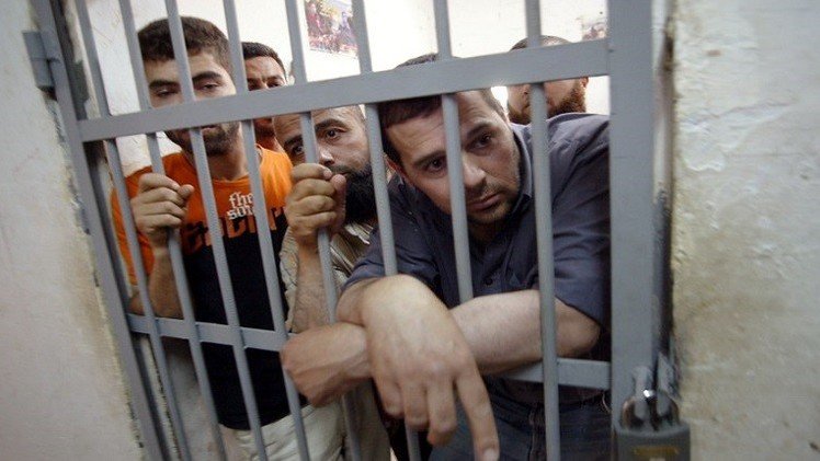 7000 معتقل فلسطيني في السجون الإسرائيلية 