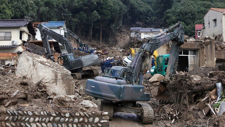 عدد ضحايا الانزلاقات الأرضية في اليابان يتجاوز الـ 70