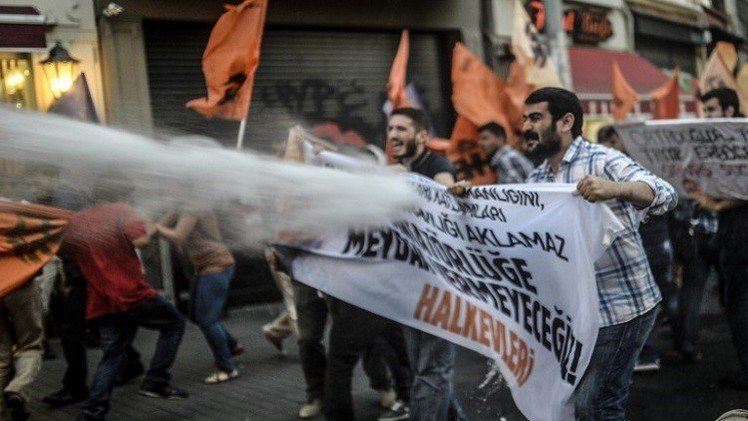 مسيرة في اسطنبول احتجاجا على أردوغان كرئيس لتركيا