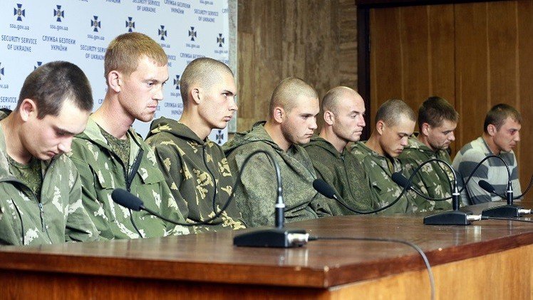 موسكو: كييف تفرج عن 10 جنود روس احتجزوا بعد اجتيازهم الحدود عن طريق الخطأ