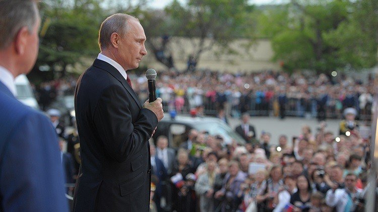 بوتين يبحث مع أعضاء مجلس الأمن الروسي ضمان أمن شبه جزيرة القرم