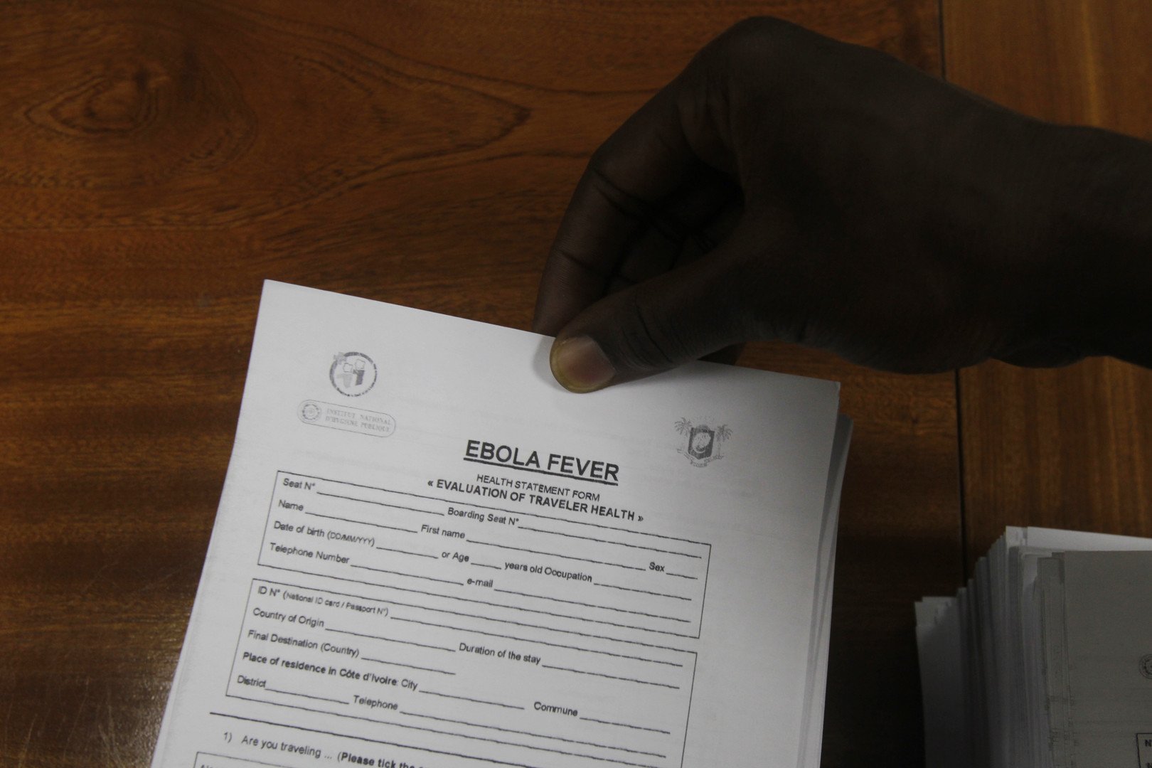استمارة يطلب إملاؤها في المطار من قبل المسافرين تخص فيروس ايبولا 