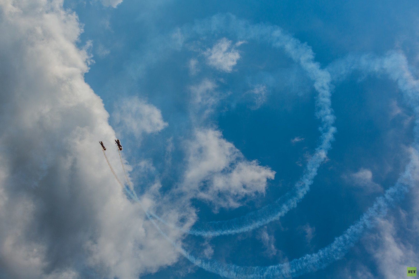  فريق من الطيارين " تحليق أول"،