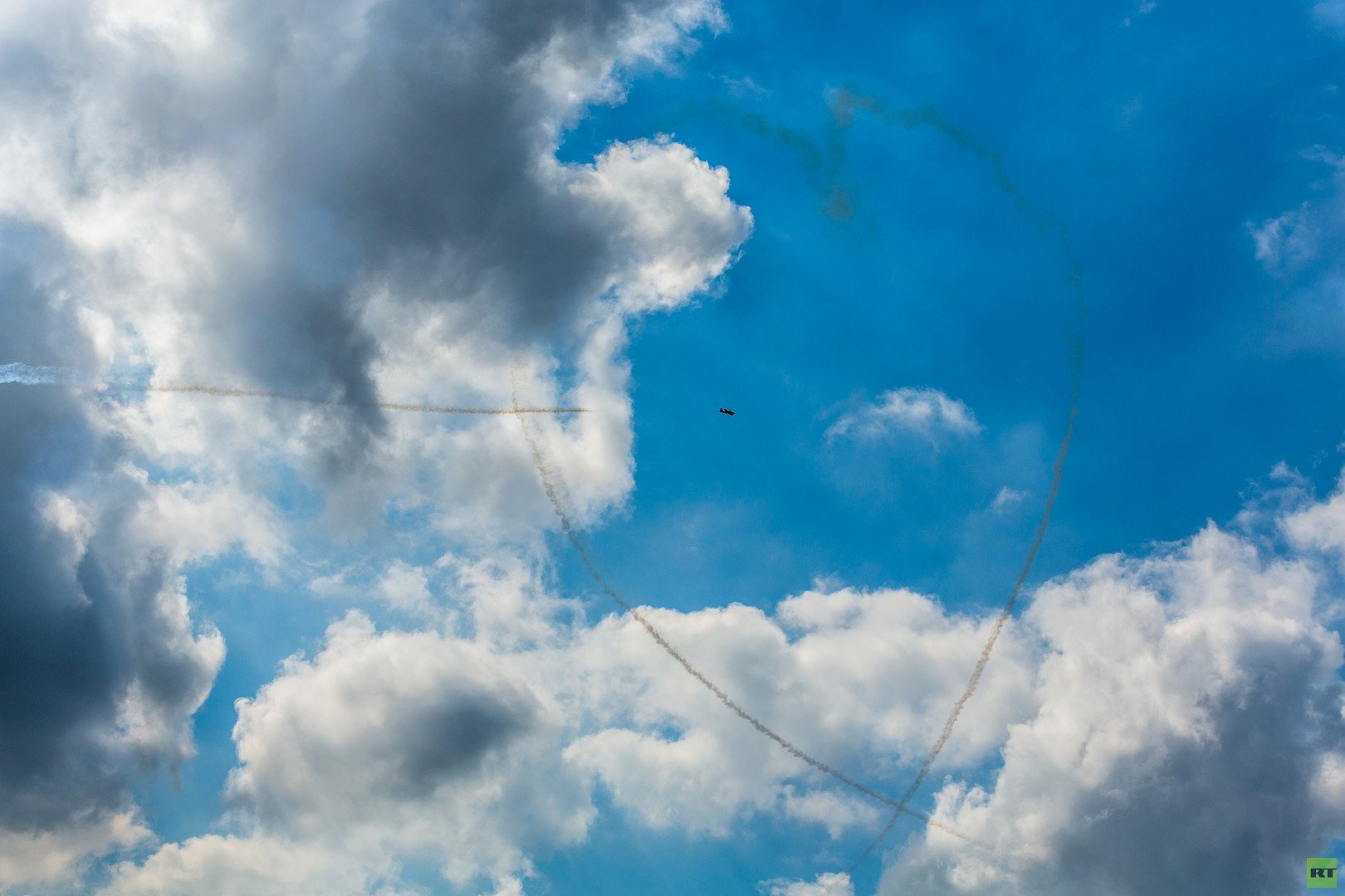  فريق من الطيارين " تحليق أول"،