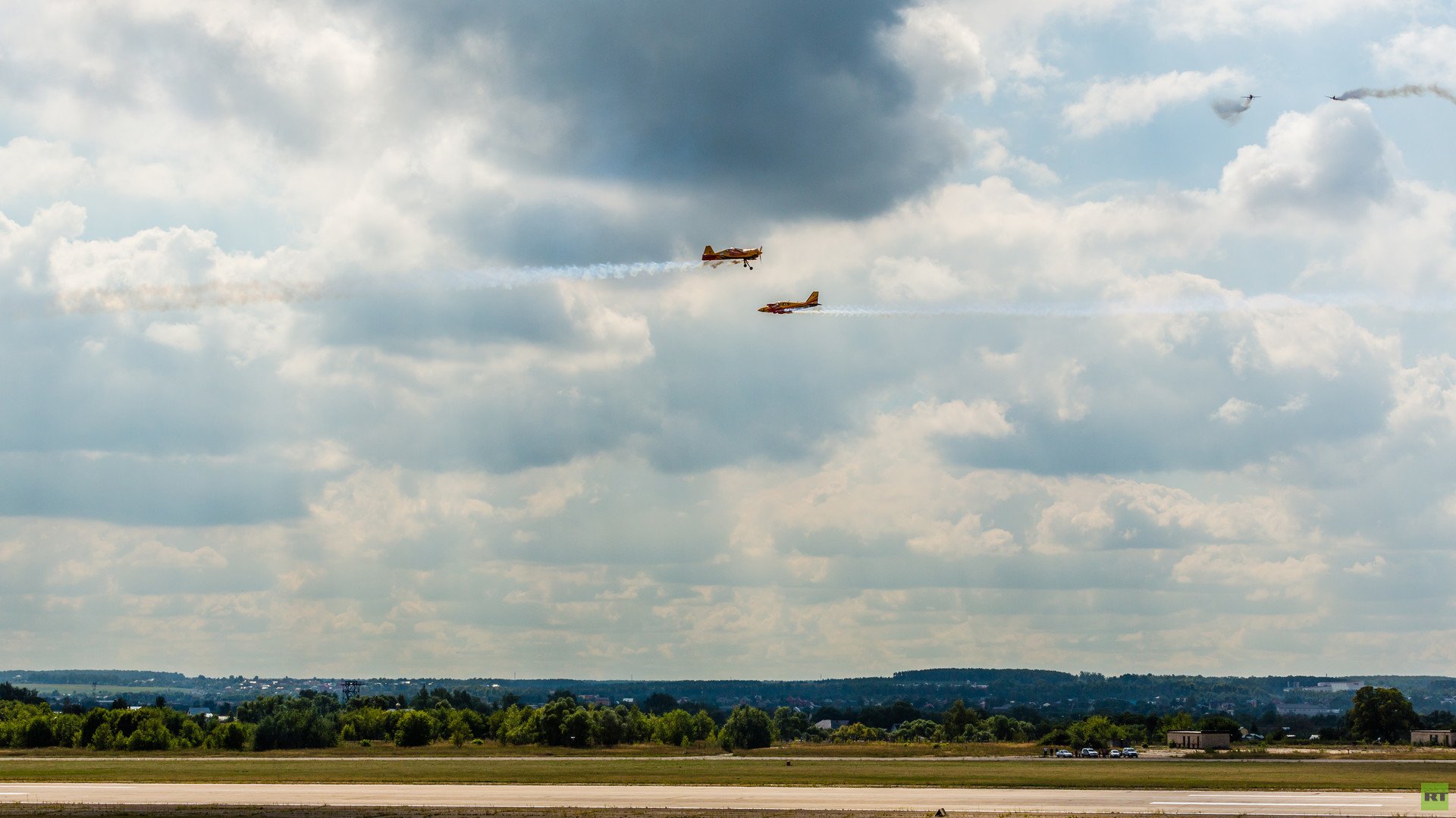 فريق من الطيارين " تحليق أول"،