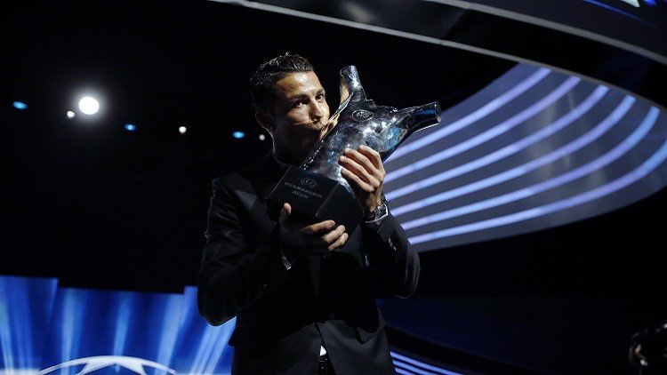 بالصور .. رونالدو أفضل لاعب في أوروبا لعام 2014