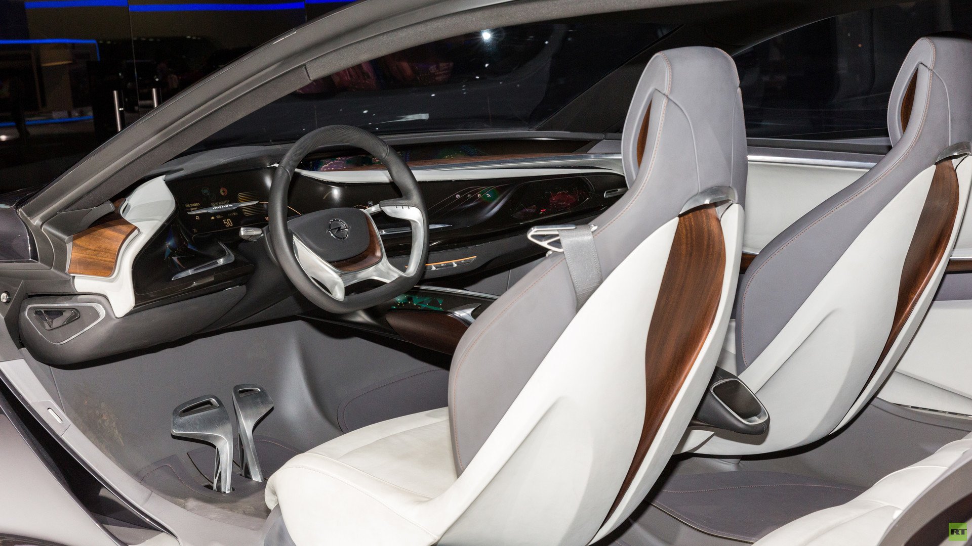 OPEL MONZA  سيارة صالون