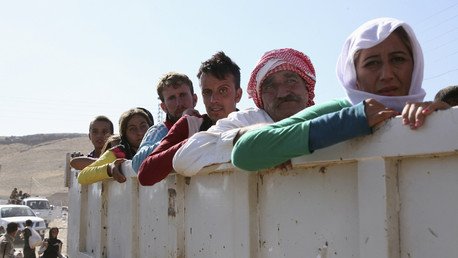  عائلات إيزيدية من أهالي سنجار يهربون من قبضة "الدولة الإسلامية" إلى دهوك عبر سورية.