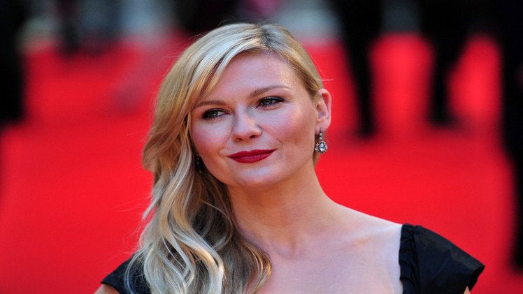 الممثلة الأمريكية كيرستن دانست تشكر "آي كلاود" بعد نشر صورها العارية