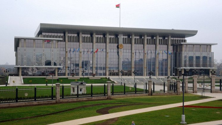 مينسك تؤكد استعدادها لعقد لقاء ثالث من أجل تسوية الأزمة الأوكرانية