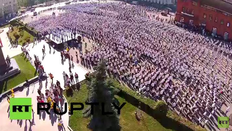 بالفيديو.. أكثر من 6000 شخص يرقصون معا في مدينة بينزا الروسية