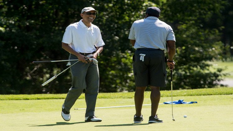 أوباما يقر بخطأه في لعب الغولف بعد الإعلان عن مقتل الصحفي جيمس فولي