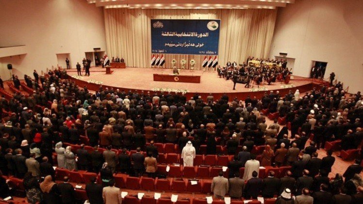 الحكومة العراقية تؤدي اليمين الدستورية أمام البرلمان بلا وزارتين سياديتين