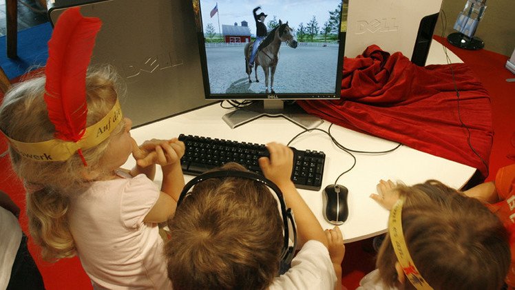 ألعاب الكمبيوتر مضرة لبصر الإنسان ونفسيته