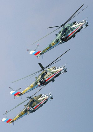  المروحية المقاتلة "مي – 24 " أثناء التحليق التدريبي