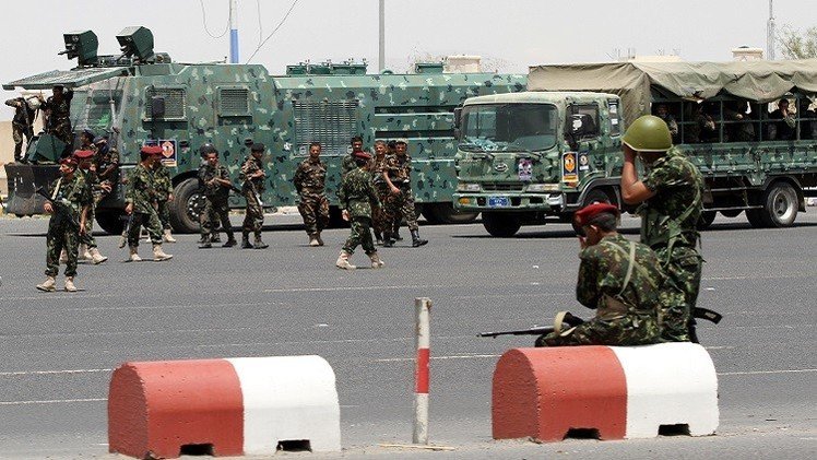 اليمن.. الشرطة العسكرية تتسلم المقار الحكومية من الحوثيين