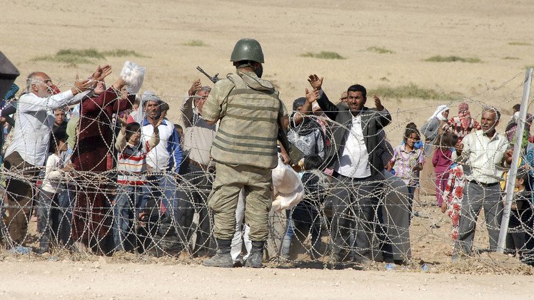  وصول أكثر من 130 ألف نازح كردي من سورية إلى تركيا