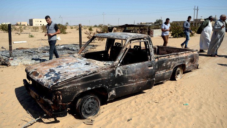 مراسلنا: إصابة ستة عسكريين مصريين في انفجار مدرعة للجيش في العريش