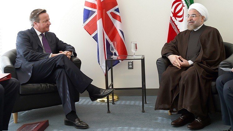 في قمة تاريخية مع روحاني.. كاميرون يدعو لدور إيراني في حل أزمتي سورية والعراق