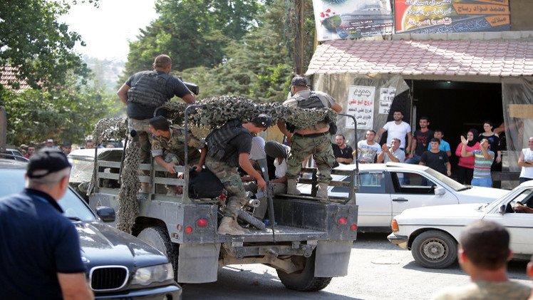 الجيش اللبناني يعلن مقتل شخص خلال عمليات تفتيش عن متشددين في عرسال ويحتجز 450 هناك