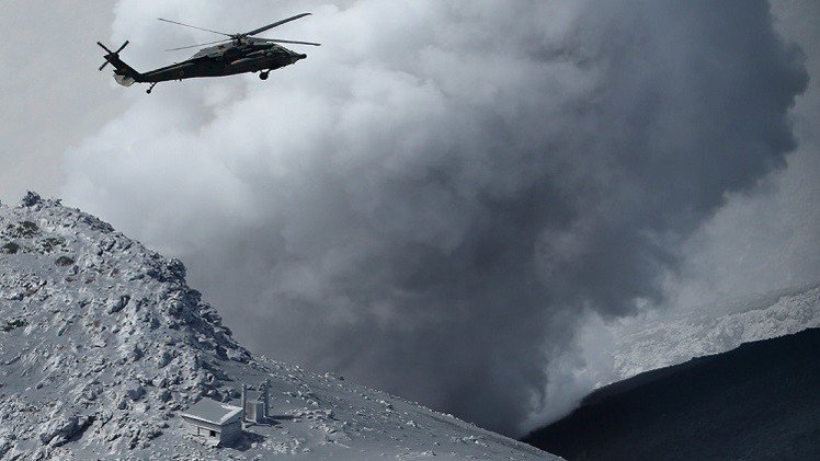 مصرع 30 شخصا جراء انفجار بركان وسط اليابان 