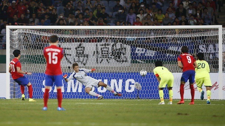 الكوريتان .. الشمالية تطيح بالإمارات والجنوبية تجرد اليابان من ذهبية آسياد