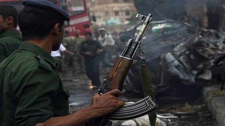 عشرات الضحايا بتفجير سيارة مفخخة شرق اليمن