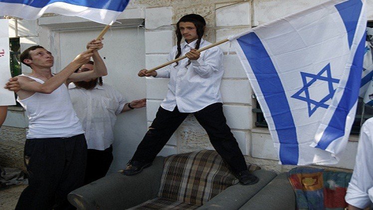 مستوطنون يقتحمون بنايات عربية في القدس