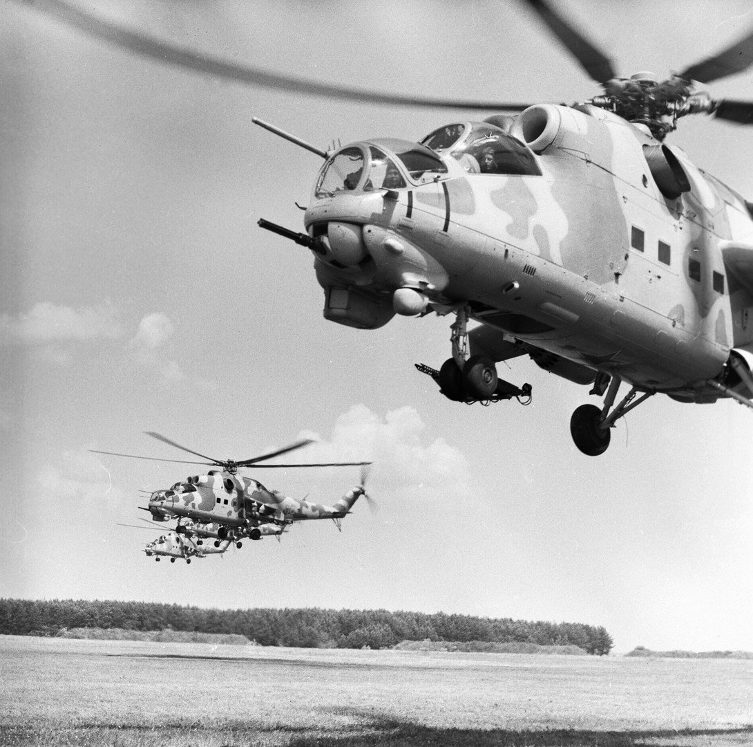  مروحية من طراز "مي – 24 " تنفذ مهمة عسكرية