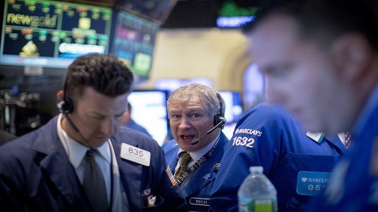 المؤشرات الأمريكية تفتتح تداولاتها على انخفاض لمخاوف بشأن إيبولا