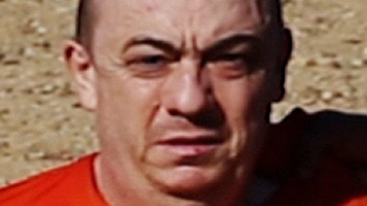 شريط فيديو يظهر إعدام موظف إغاثة بريطاني على يد 