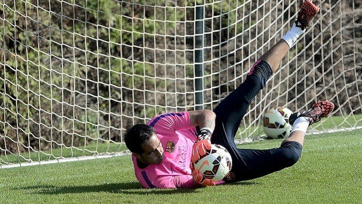 حارس برشلونة برافو يحطم رقما قياسيا في نظافة شباكه