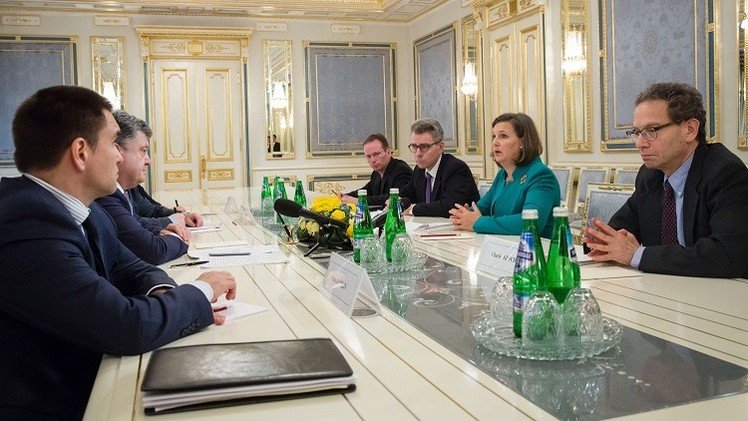 بوروشينكو ونولاند يبحثان تنفيذ اتفاقية مينسك