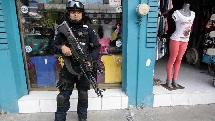 الجيش المكسيكي يحكم قبضته على مدينة إيغوالا إثر اختفاء 43  طالبا 