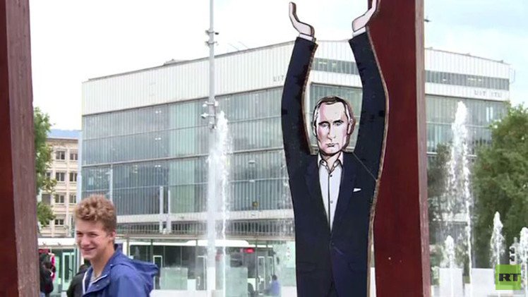 بالفيديو.. نصب تمثال فلاديمير بوتين في جنيف للحفاظ على التوازن الدولي