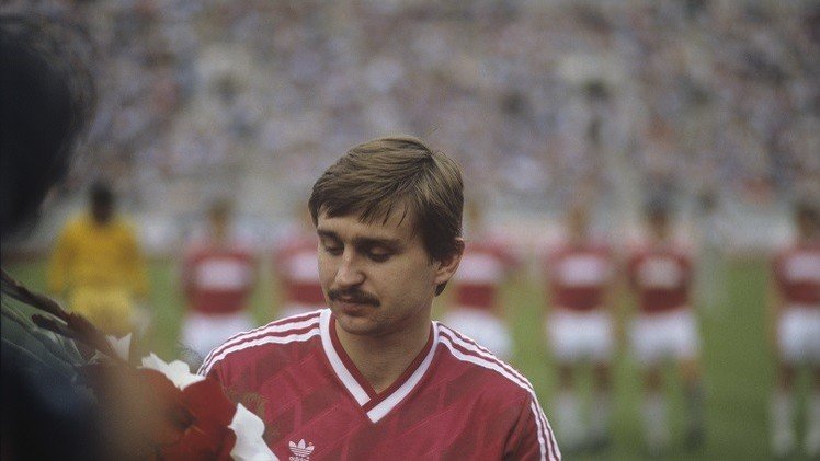 بالفيديو.. وداع أسطورة الكرة الروسية تشيرينكوف