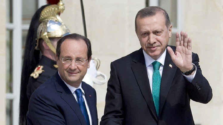 فرنسا تدعم إقامة منطقة عازلة على الحدود السورية التركية
