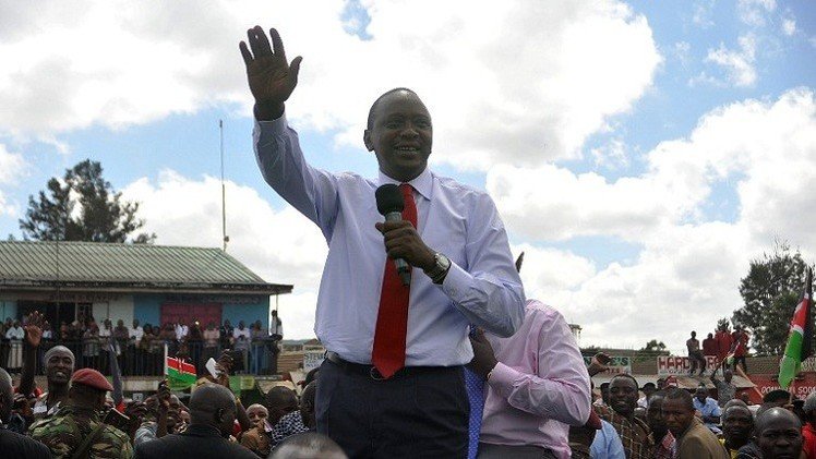 الرئيس الكيني يعود الى بلاده بعد استجوابه أمام المحكمة الجنائية 