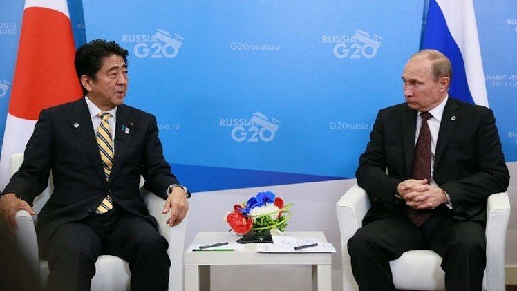 زعيما روسيا واليابان يتبادلان الهدايا بعيدي ميلادهما