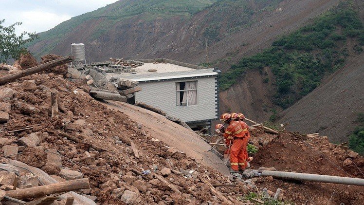 مقتل 19 شخصا بانهيار أرضي في الصين