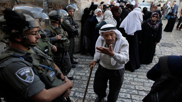 القوات الإسرائيلية تشدد قيودها على دخول المصلين إلى الأقصى