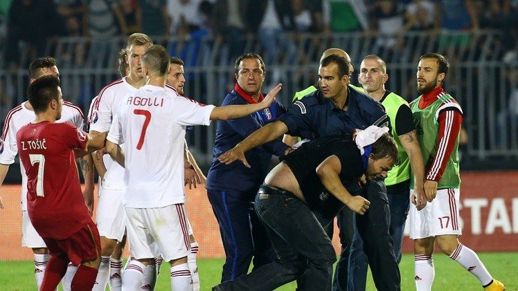 اليوفا يفتح تحقيقا بعد شجار لاعبي منتخبي صربيا وألبانيا (فيديو)