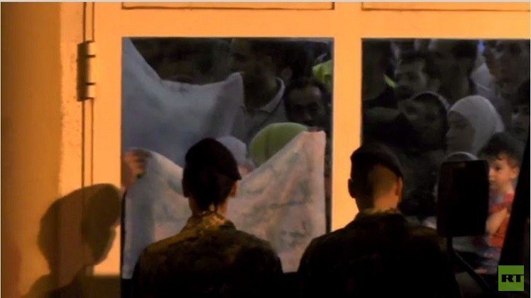 بالفيديو من ايطاليا.. مهاجرون يضربون عن الطعام لرفضهم التسجيل الإجباري 