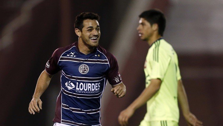 اختطاف لاعب كرة قدم أرجنتيني وتهديده بالقتل