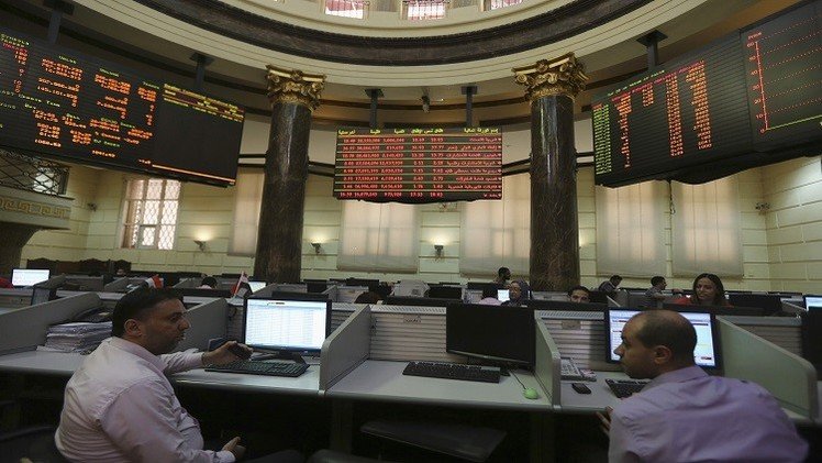 البورصة المصرية تبدد مكاسبها وتغلق في المنطقة الحمراء 
