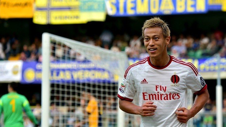 هوندا المتألق يسجل لميلان ويقوده للفوز على فيرونا 3-1