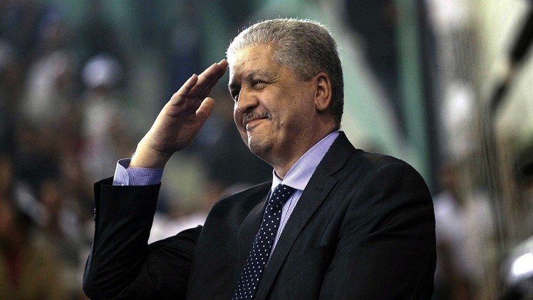 سلال: الجيش الجزائري لن يتدخل خارج حدود البلاد